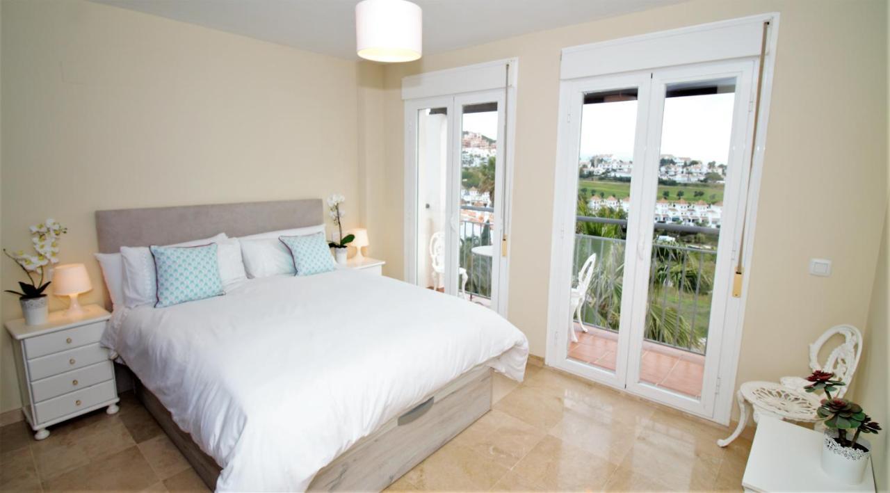 Villa Rosa Luxury Private Large Villa To Rent Manilva Exteriör bild